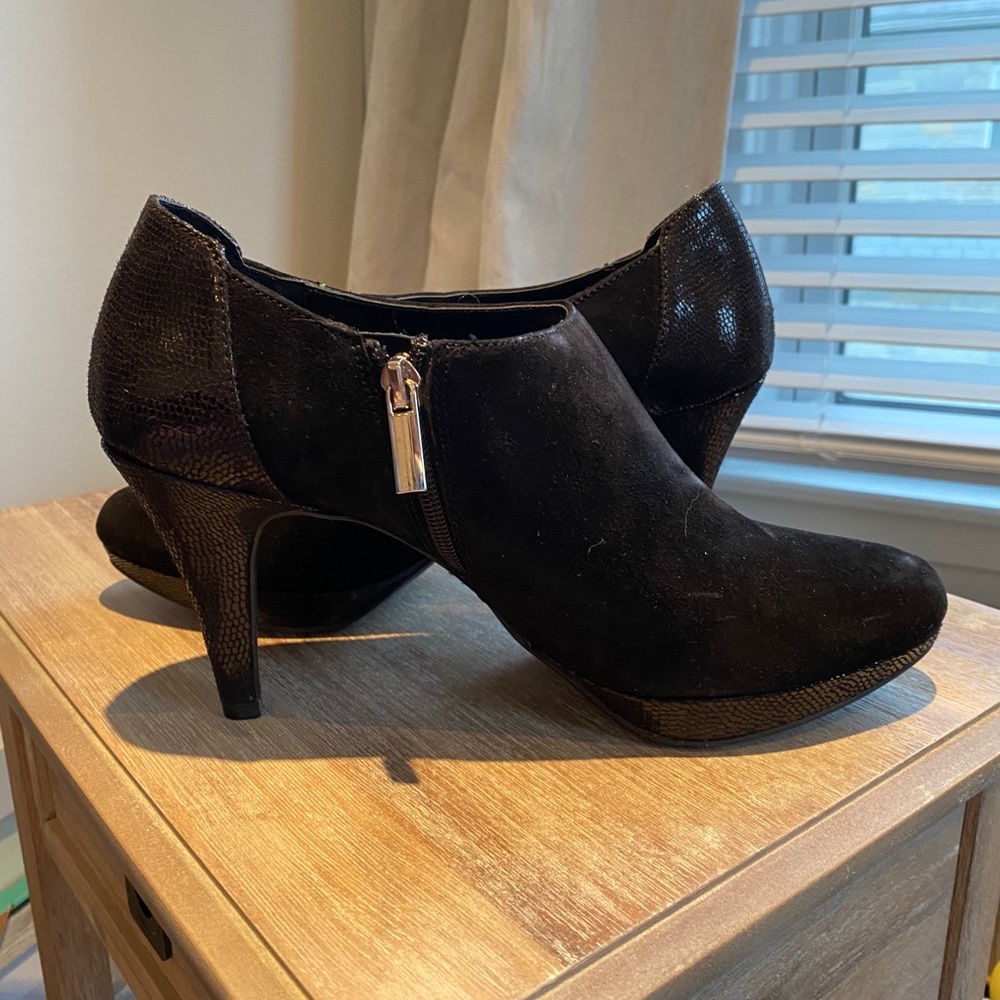 Bandolino Suede Ankle Booties in size 10M. Black